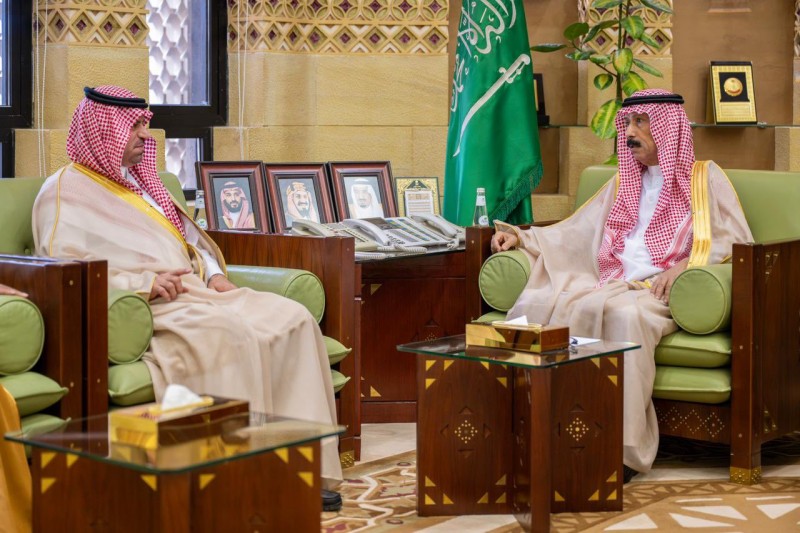 المدير العام لتعليم الرياض يهنئ وكيل إمارة المنطقة بعيد الفطر