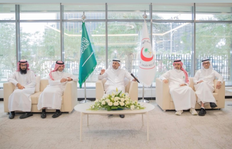وزير الصحة يطلع على جاهزية الهلال الأحمر ومستوى الاستجابة الطارئة