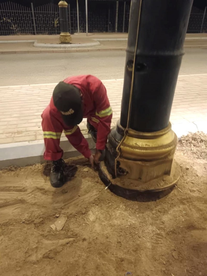 بلدية بحر أبو سكينة تتابع أعمال الكهرباء بالمرافق