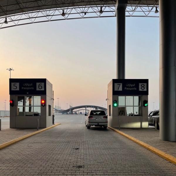 الجوازات تتيح إنهاء إجراءات السفر إلكترونيًا عبر منفذي سلوى وجسر الملك فهد الجوازات تتيح إنهاء إجراءات السفر إلكترونيًا عبر منفذي سلوى وجسر الملك فهد