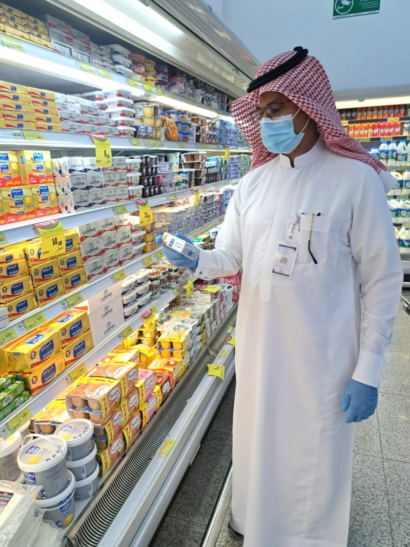 بلدية بحر أبو سكينة تشدد الرقابة على المنشآت التجارية