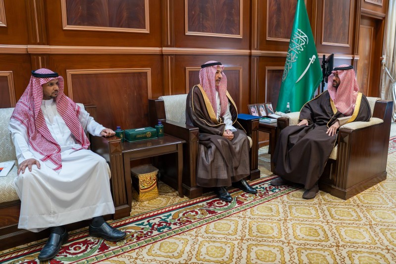 نائب أمير حائل  يستقبل مدير stc بالمنطقة