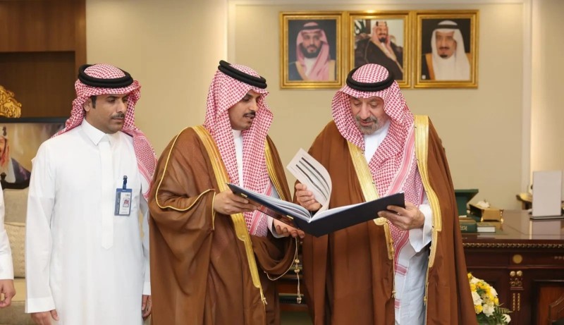 أمير نجران يتسلم ملخص أعمال هيئة التراث لعام ألفين وخمسة وعشرين