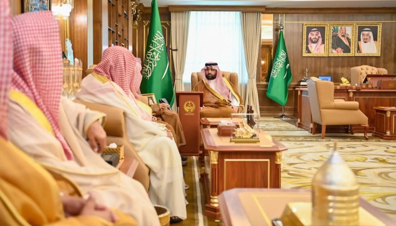أمير جازان يستقبل مدير فرع وزارة الشؤون الإسلامية ويدشن برنامج توعوي
