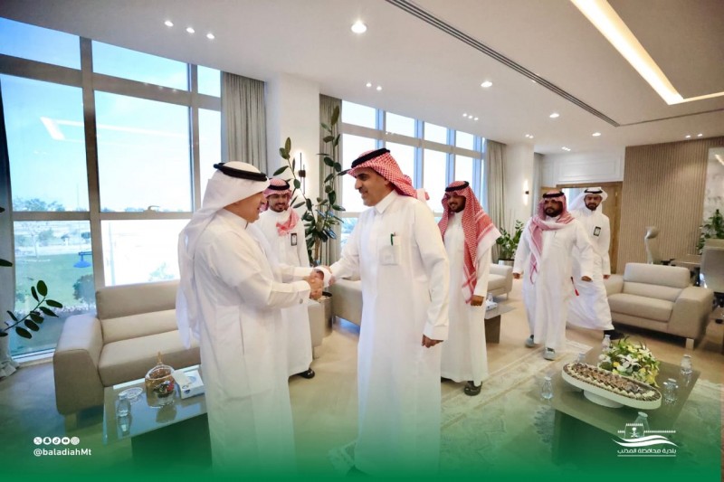 رئيس بلدية المذنب يستقبل رئيس وأعضاء جمعية التنمية الأهلية بالمحافظة