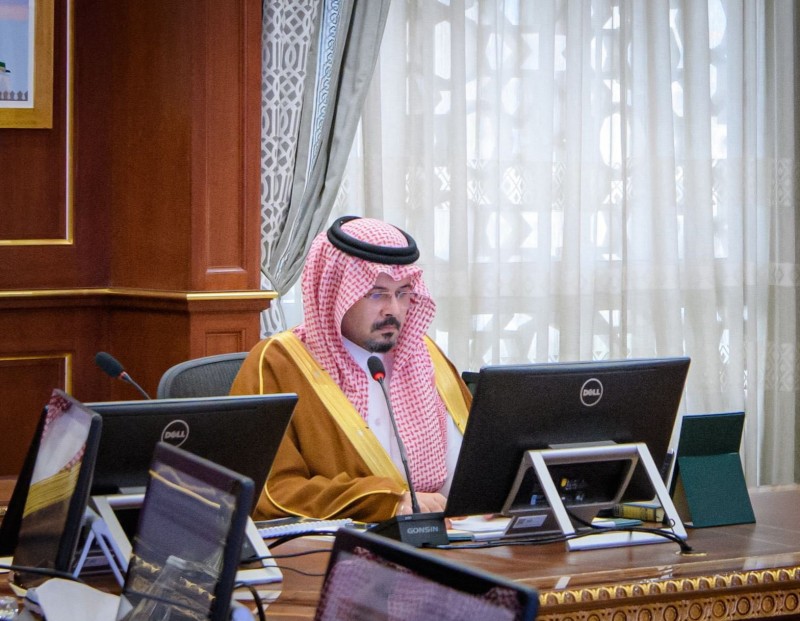 أمير المدينة المنورة يترأس إجتماع اللجنة الدائمة للحج والعمرة