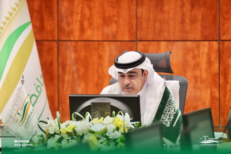 بلدية المذنب تستعرض الفرص الاستثمارية مع رجال الأعمال والمطورين