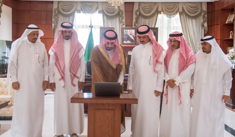 محافظ عنيزة يدشن مسابقة شاعر الإبداع بمشاركة واسعة