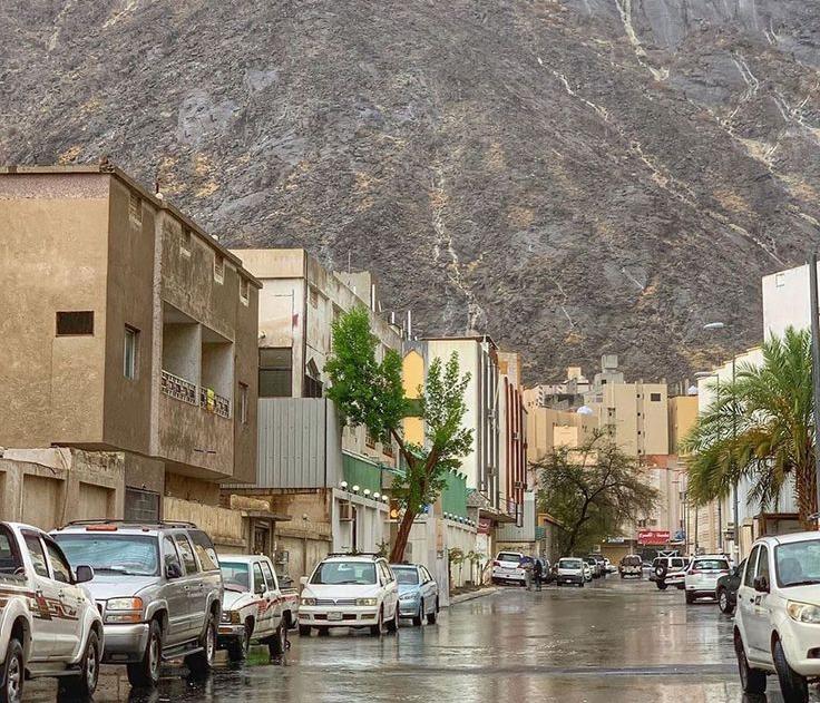 أمطار ورياح على معظم مناطق المملكة اليوم