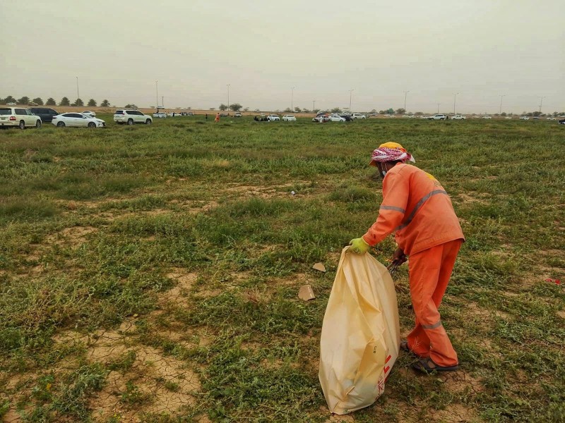 بلدية البدائع تواصل أعمال النظافة في مناطق التنزهات بلدية البدائع تواصل أعمال النظافة في مناطق التنزهات