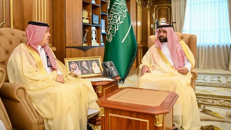 أمير جازان يطّلع على خطط تطوير النقل في المنطقة