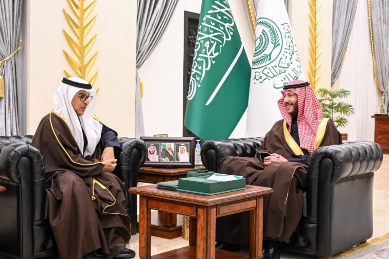 محافظ الطائف يطلع على خطط تطوير أمانة المحافظة