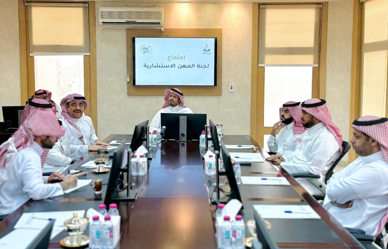 لجنة المهن الاستشارية بغرفة القصيم تناقش تطوير الخدمات وتعزيز التكامل المهني