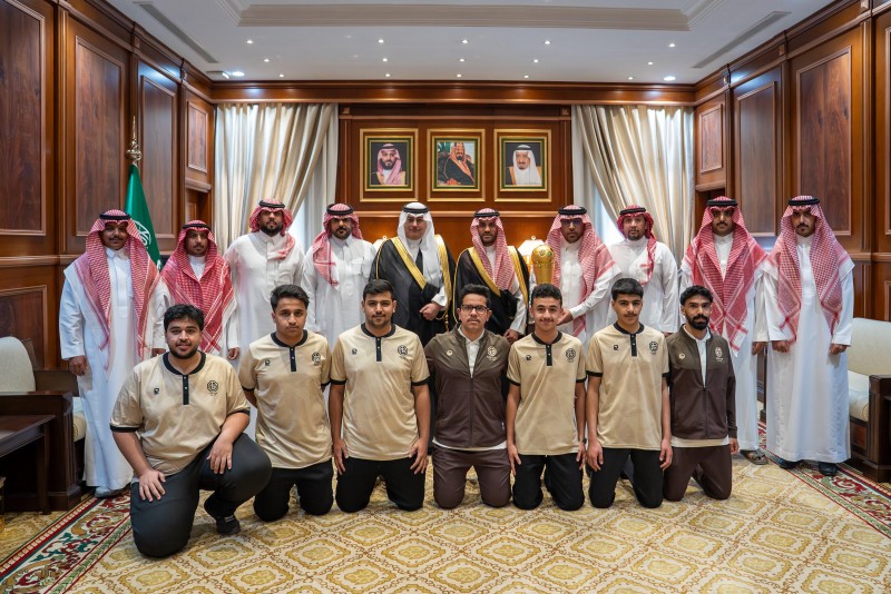 نائب أمير حائل يستقبل منسوبي نادي فيد بمناسبة تحقيقهم بطولة الدوري
