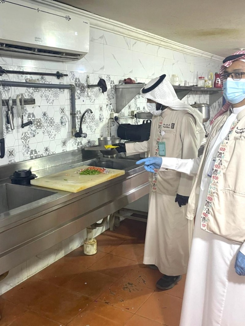 تكثيف الجولات الرقابية على المنشآت التجارية في بحر أبو سكينة