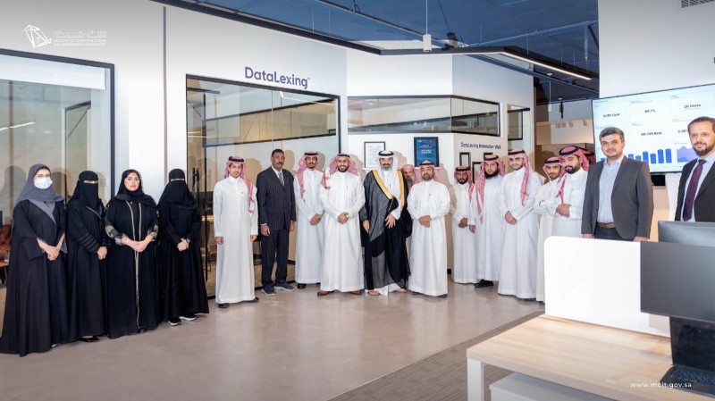 وزير الاتصالات يزور شركة داتاليكسنج ويشيد بتطوير الحلول الذكية