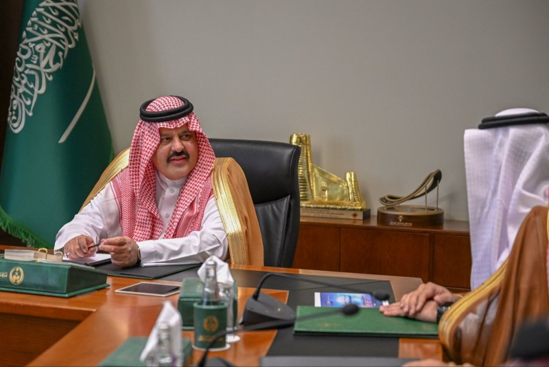 أمير حائل  يترأس اجتماعًا لمناقشة الخطة الاستراتيجية لجامعة حائل