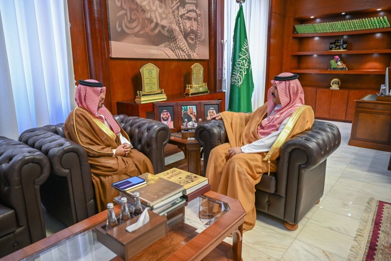 أمير  حائل يطّلع على إنجازات فرع هيئة التراث ومبادراته