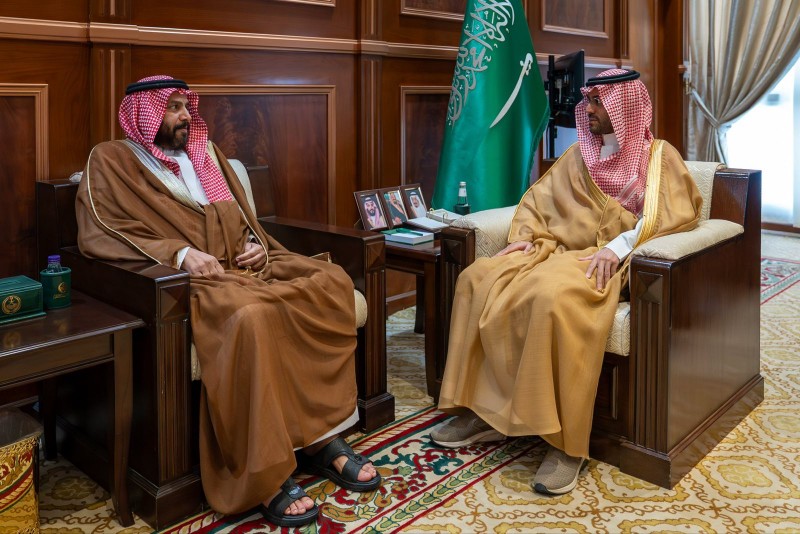 نائب أمير حائل يطلع على سير العمل بمركز تلفزيون المنطقة