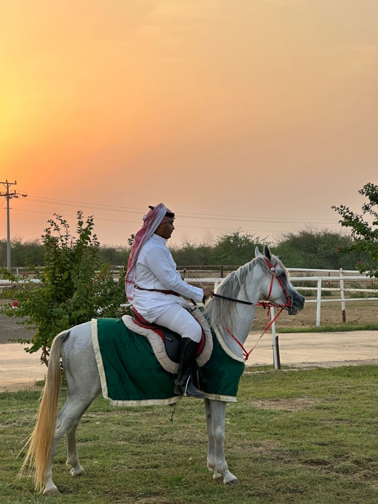 مربط مهاب ينظم فعالية ( الرصد الفلكي لآخر قمر عملاق ) تزامنا مع اليوم الوطني ال ٩٣