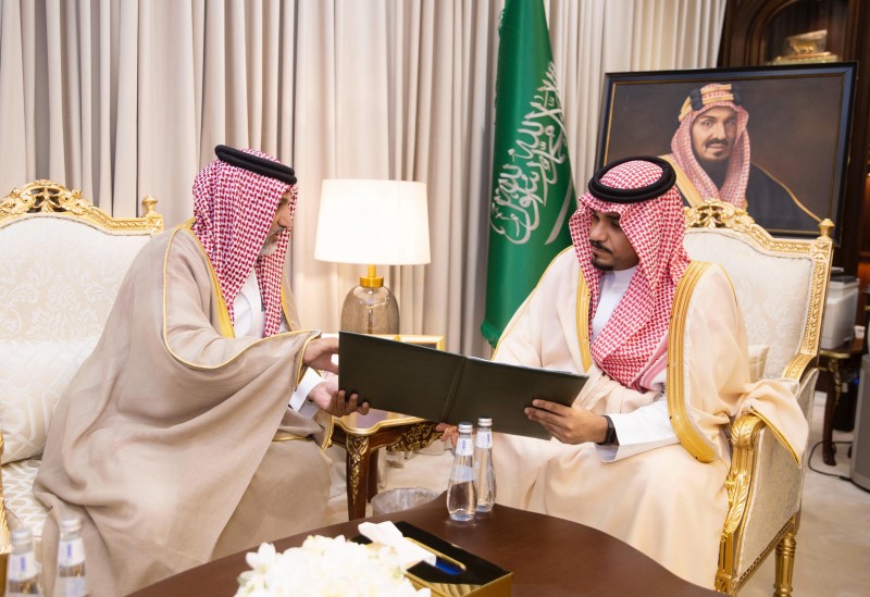 نائب أمير نجران يستعرض الخطة الرقابية لفرع وزارة التجارة