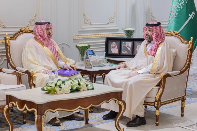 نائب أمير الحدود الشمالية يستقبل مدير فرع شركة الاتصالات السعودية