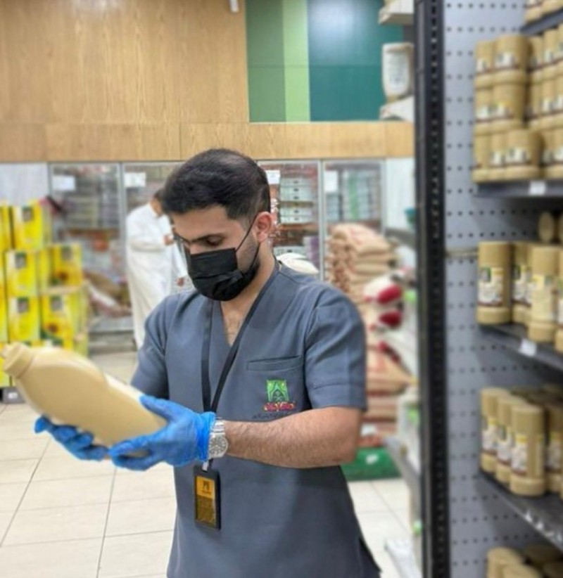 جولات رقابية مكثفة ترفع مستوى السلامة الغذائية في نجران جولات رقابية مكثفة ترفع مستوى السلامة الغذائية في نجران