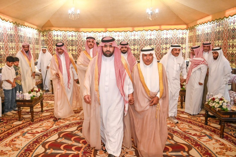 أمير جازان يزور عدداً من وجهاء وأدباء جزر فرسان في منازلهم