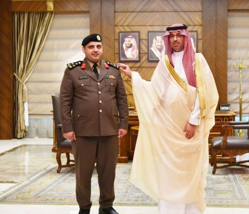 محافظ جدة يقلد مدير مكافحة المخدرات رتبته الجديدة