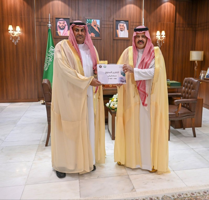 أمير حائل يتسلم التقرير السنوي لفرع الإدارة العامة للمجاهدين بالمنطقة