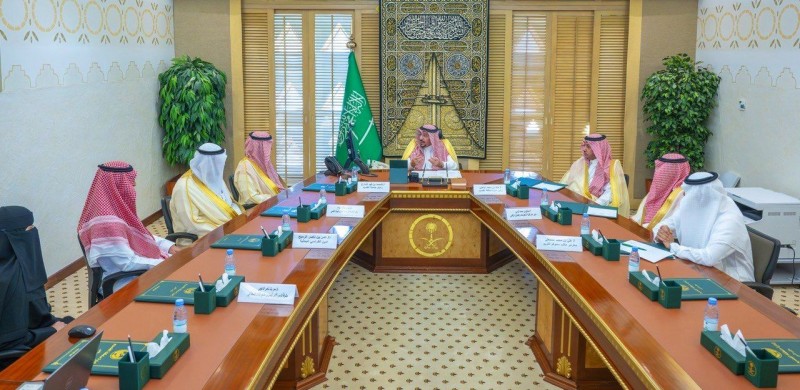 أمير القصيم يترأس اجتماعًا للاطلاع على برامج كرسيه للذكاء الاصطناعي