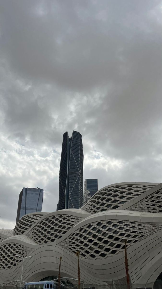 تقلبات ربيعية في أجواء المملكة والخليج خلال الأسبوع الماضي