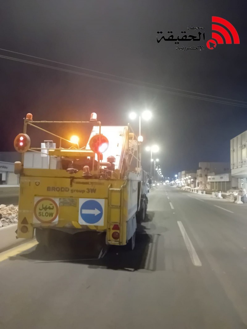 بلدية بحر أبو سكينة تكثف أعمال الكنس الآلي للشارع العام