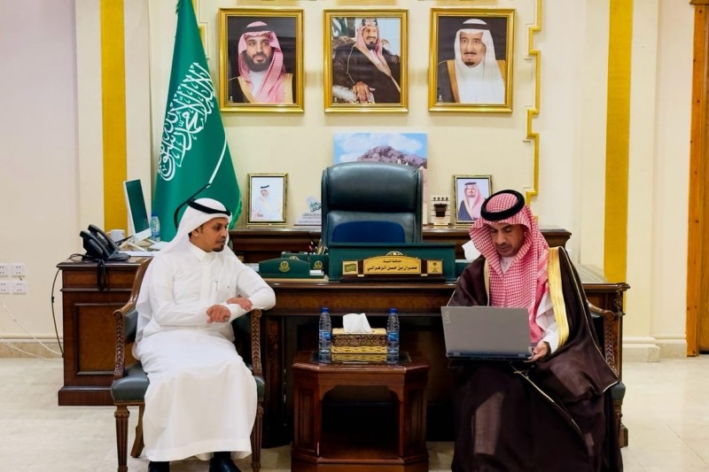 محافظ الليث يستعرض جهود جمعية عونكم في رعاية كبار السن