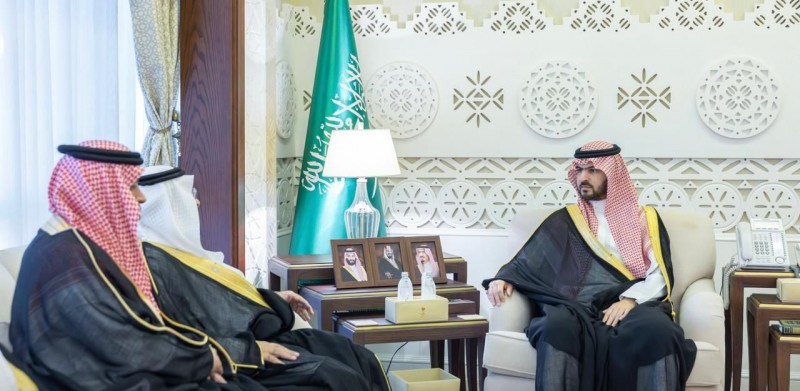 نائب أمير الشرقية يطّلع على جهود جمعية أصدقاء البيئة