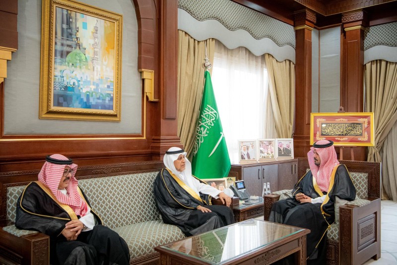 أمير المدينة يشيد بمنجزات مدن الهيئة الملكية للجبيل وينبع