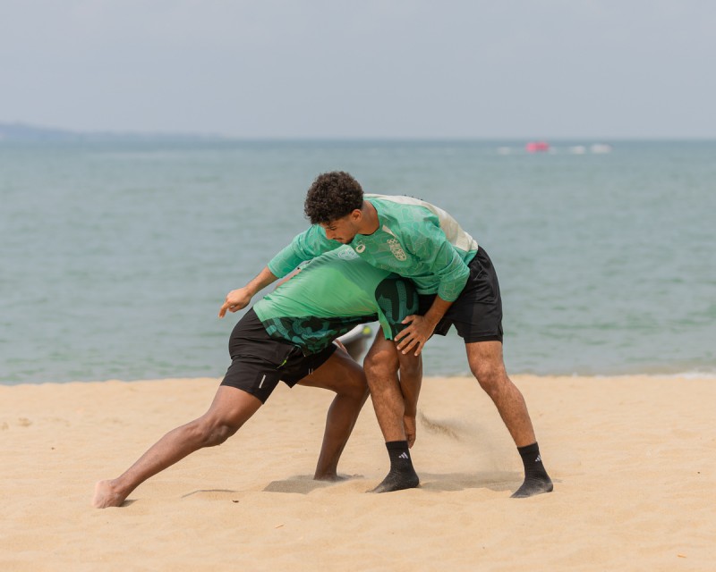 فريق السعودية للمصارعة الشاطئية يواصل استعداداته في سانيا الصينية