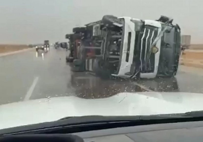 الرياح الهابطة تتصدر التحذيرات الجوية بسرعة تتجاوز 100 كم/س