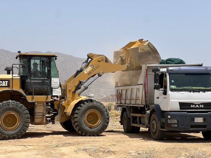 أمانة نجران تواصل إزالة المخلفات لتحسين المشهد الحضري