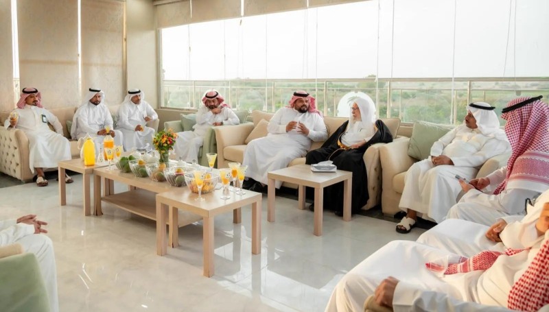 الشيخ عبدالله التركي يزور مركز استدامة في جازان