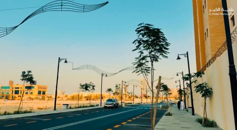 بلدية الخبر تطوّر شارع 18 بحي البستان ضمن مشروع أنسنة الخبر