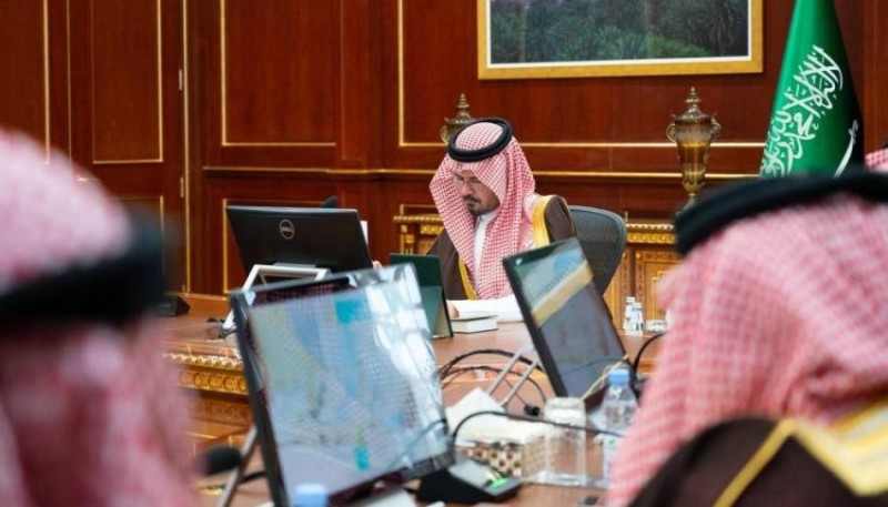 أمير المدينة المنورة يطلع على أعمال اللجنة الوطنية للجان العمالية