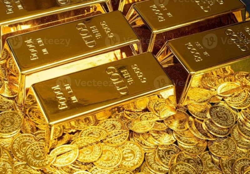 الذهب مع صعود الدولار وسط ترقب الأسواق