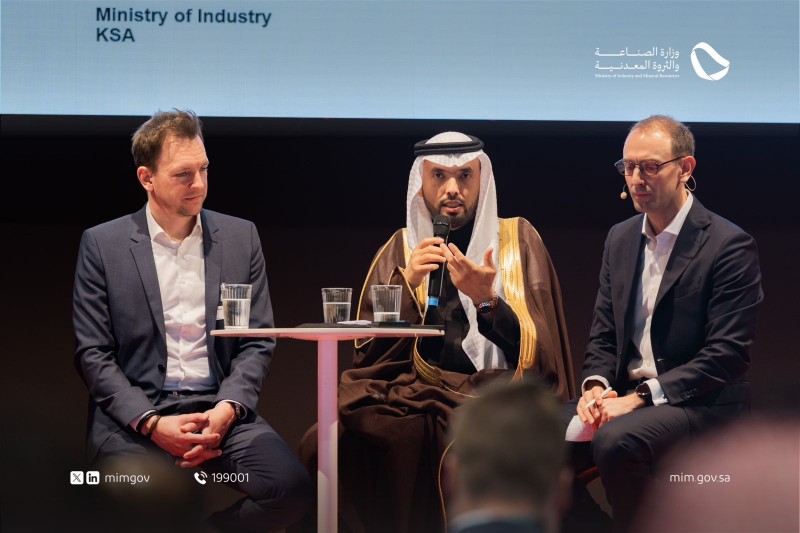 وكيل وزارة الصناعة والثروة المعدنية المساعد يشارك في جلسة حوارية بمعرض هانوفر 2026