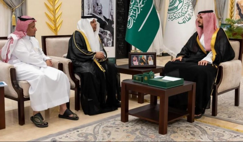 محافظ الطائف يطلع على استعدادات مطار الطائف لموسم الحج