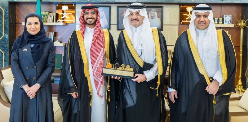 أمير المنطقة الشرقية يستقبل خريجي وخريجات جامعة اليمامة