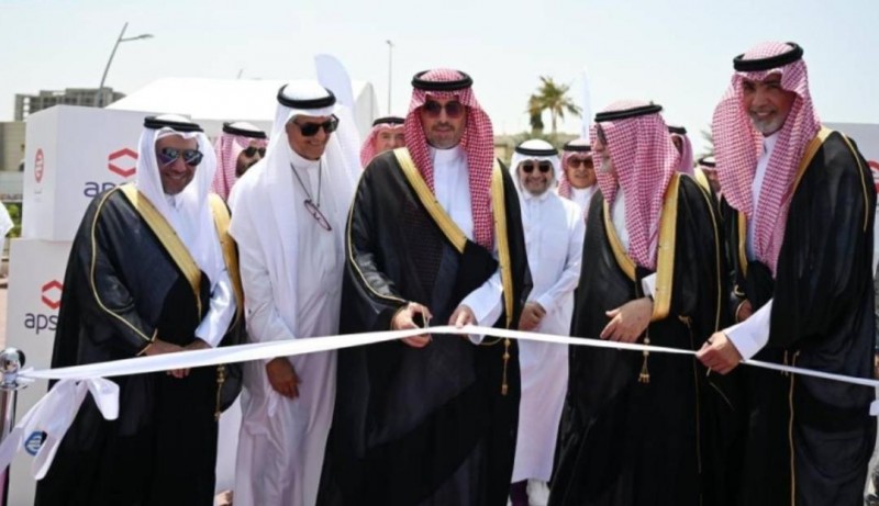 محافظ جدة يدشّن خدمة التاكسي البحري الفاخر في الواجهة البحرية