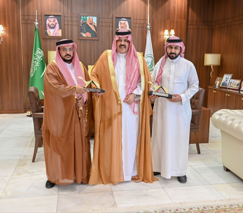 أمير حائل يستقبل مدير ميدان الهجن بمناسبة حصوله على جائزة "ذروة سنام 2026"