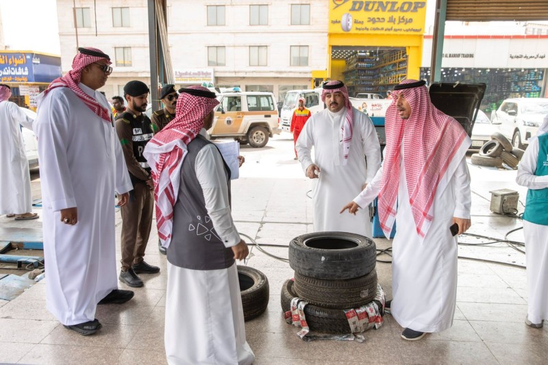جولة رقابية مكثفة بأمانة الأحساء على محلات الإطارات لتعزيز السلامة المرورية