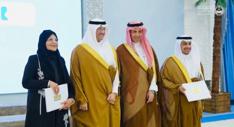محافظ الأحساء يكرّم شركاء النجاح لجمعية فتاة الأحساء
